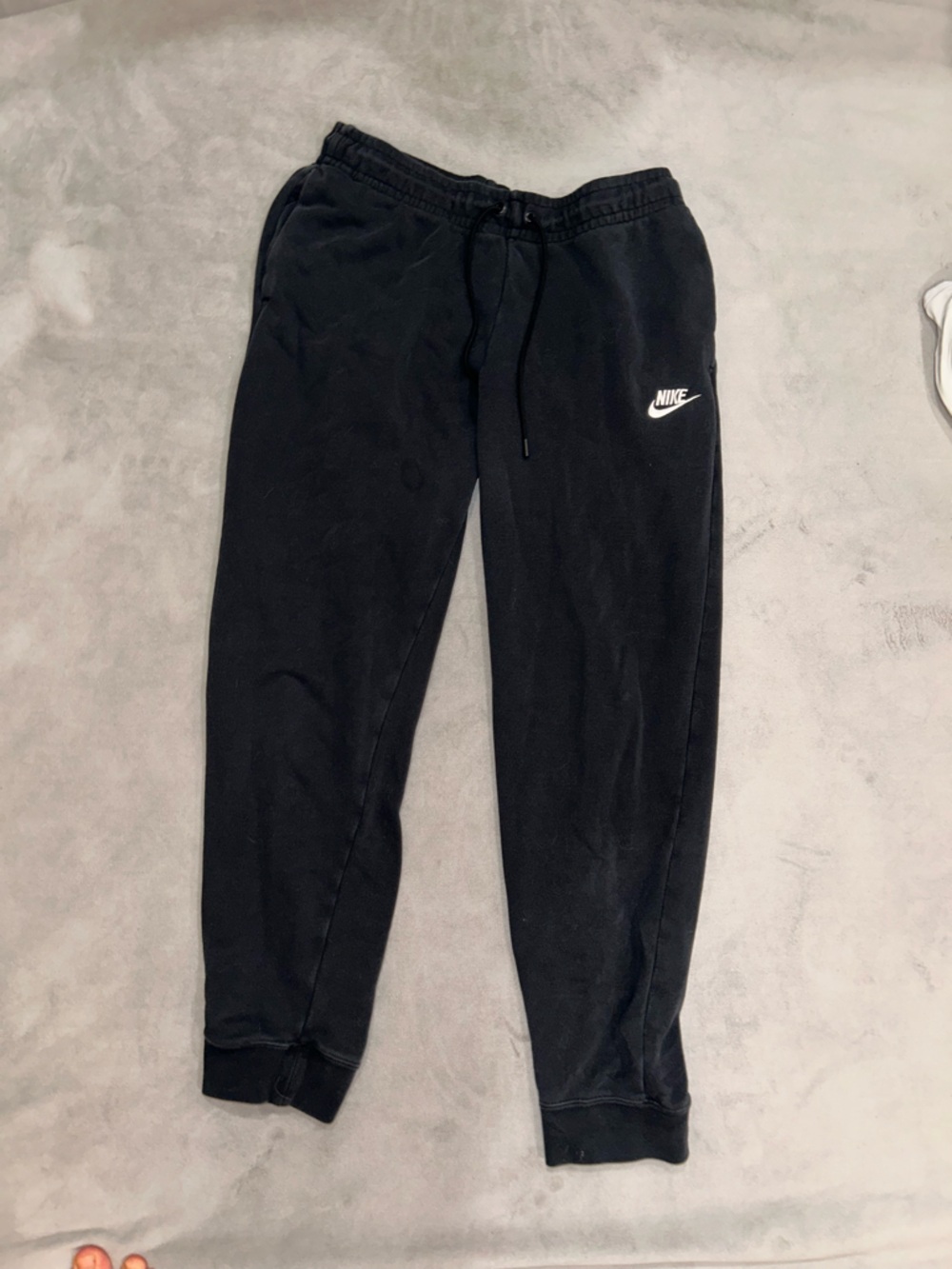 Black women’s Nike sweatpants size medium